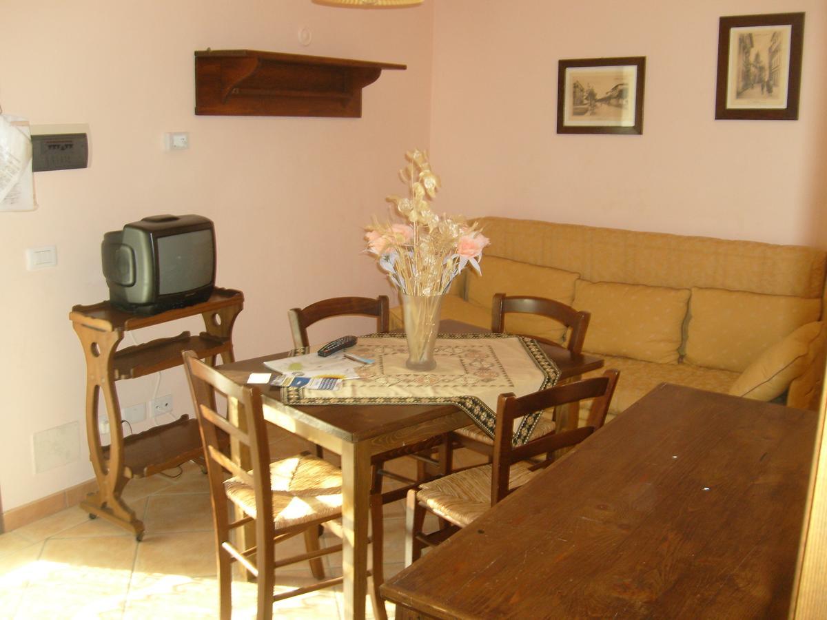 גרוסטו Agriturismo Il Forasacco מראה חיצוני תמונה